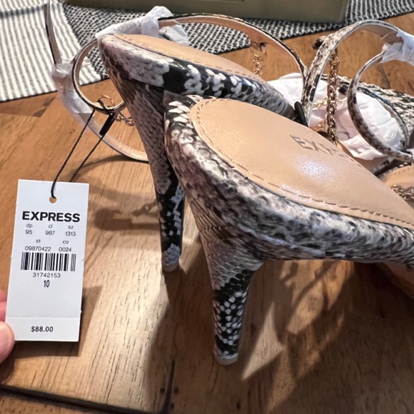 Express snake skin square toe heels. Size 10 - Picture 4 of 4